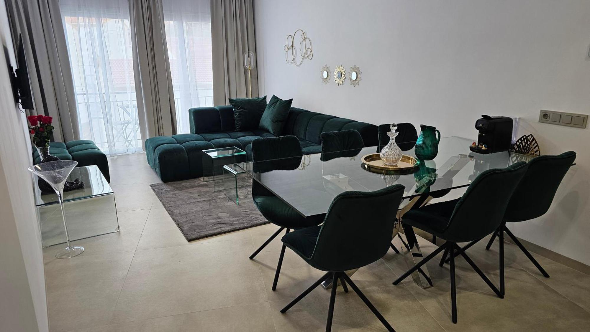 Oasis Jacuzzi Retreat Apartment Марбеля Екстериор снимка