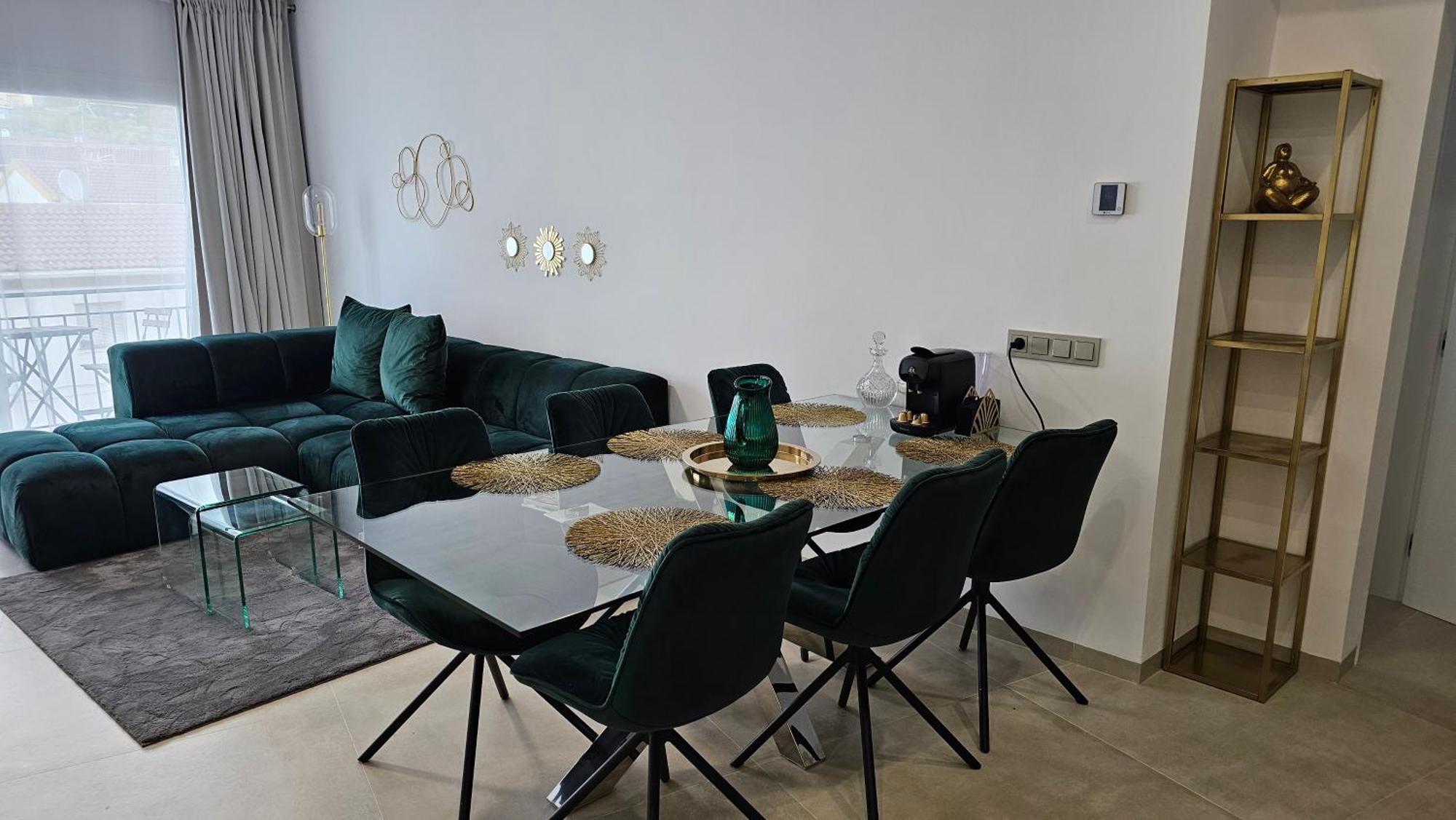 Oasis Jacuzzi Retreat Apartment Марбеля Екстериор снимка