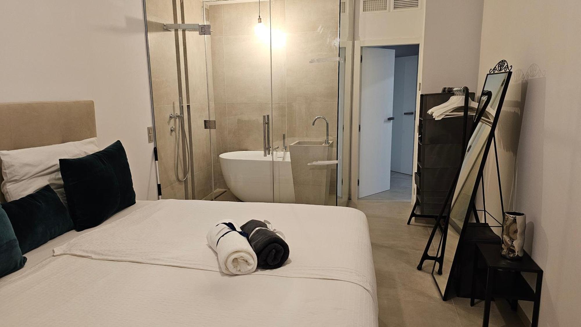 Oasis Jacuzzi Retreat Apartment Марбеля Екстериор снимка