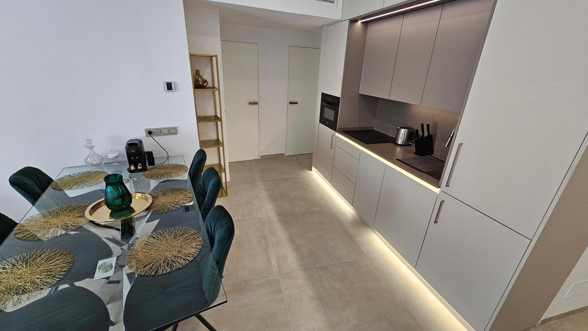 Oasis Jacuzzi Retreat Apartment Марбеля Екстериор снимка