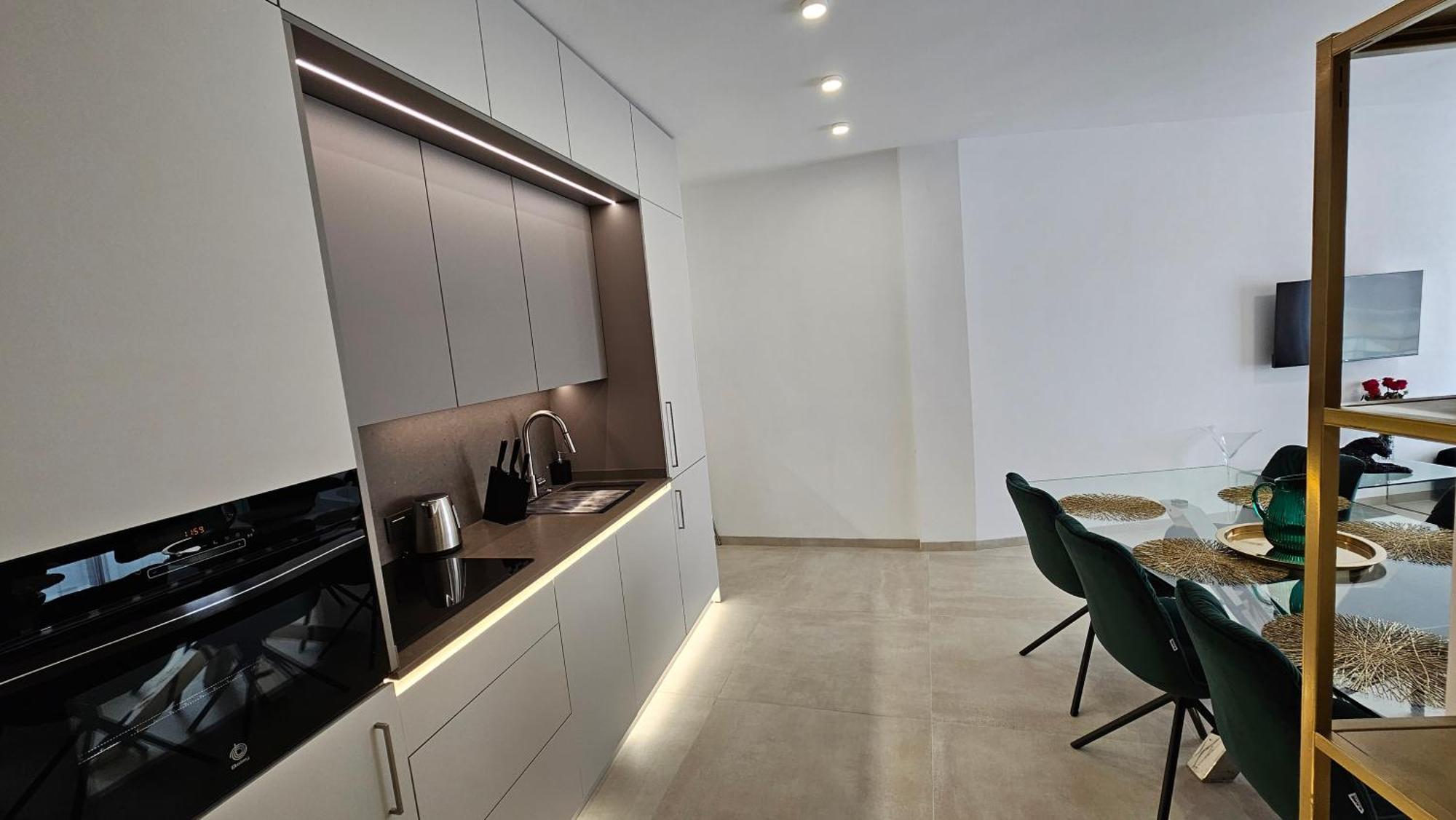 Oasis Jacuzzi Retreat Apartment Марбеля Екстериор снимка